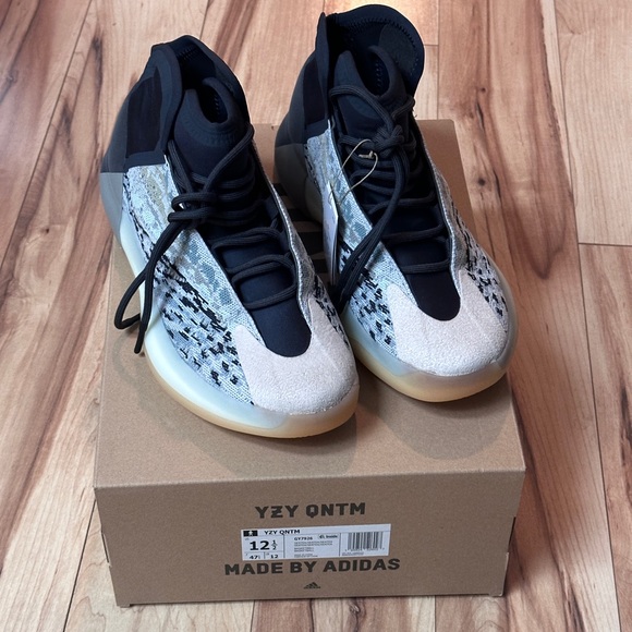 Men’s Yeezy QNTM Basketball NWT 12.5 - Picture 1 of 6